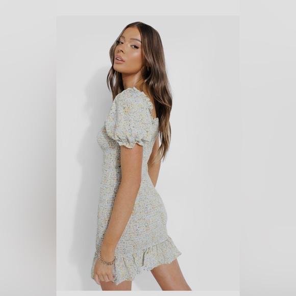 Storia Floral Smocked Dress - Picture 13 of 16